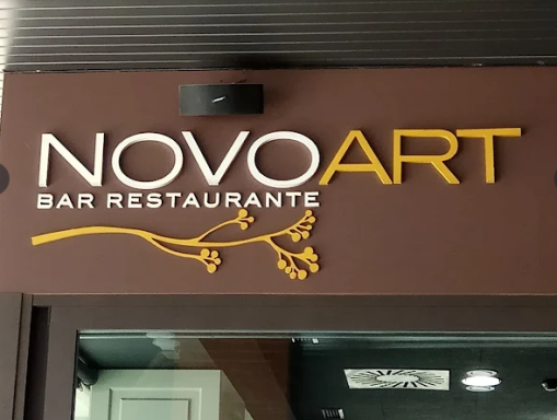 Novoart · Nuevo Artica Entrada del bar restaurante Novoart en Nuevo Artica, Navarra, con instalación de sonido y vídeo de Audio Navarra.