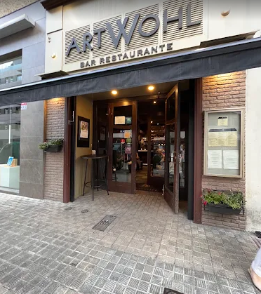 Artwohl · Pamplona Fachada del restaurante Artwohl en Pamplona, cliente de instalaciones de sonido profesional de Audio Navarra.